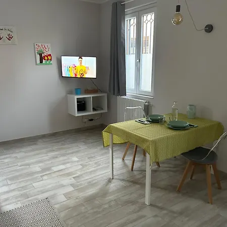 Apartament Le Di Azzano Vicino All'aeroporto Di Alice E Giorgia