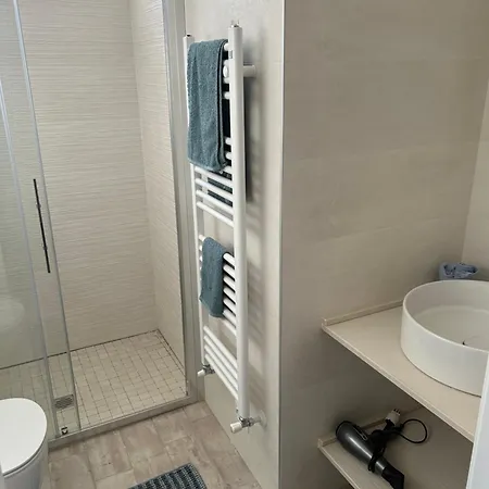 Le Di Azzano Vicino All'aeroporto Di Alice E Giorgia Apartament *